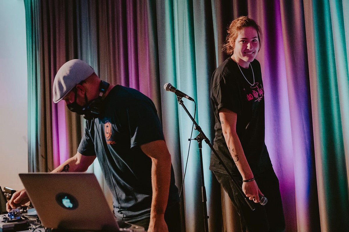 Sedona Prince onstage with DJ food stamp
