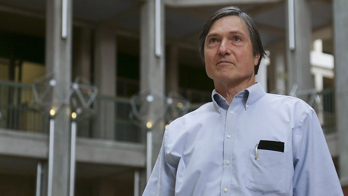 UO physics professor Raymond Frey