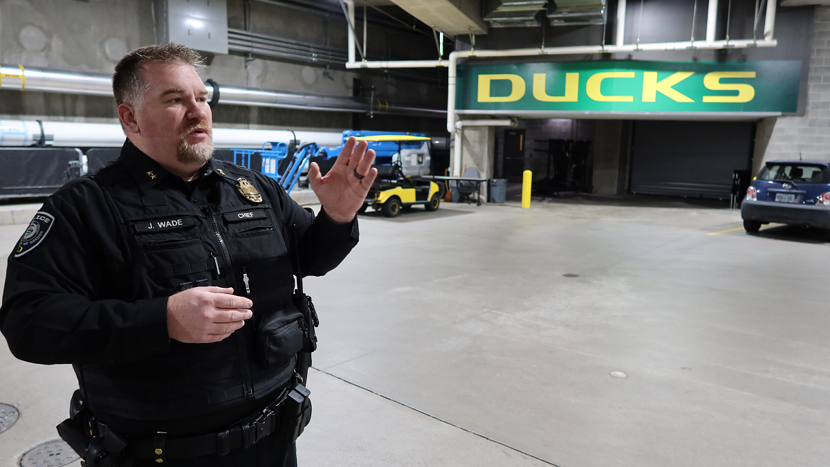 UOPD chief Jason Wade will lead an “active violent incident” training exercise April 7–9 during which emergency vehicles will use the Matthew Knight Arena loading dock as a staging area (photo: Matt Cooper)