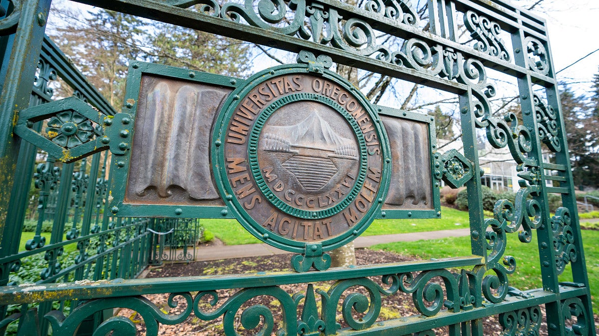 ornate gates read "mens agitat molem" or minds move matter