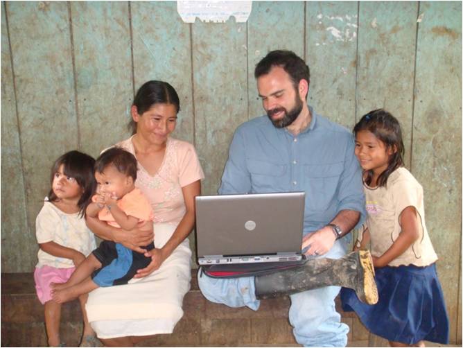 Aaron: foraging cognition study. Photo: Sugiyama 2008.