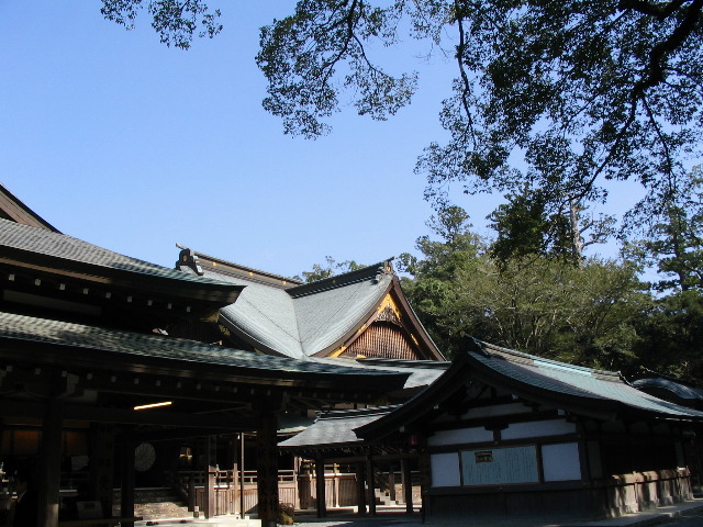 Ise shrine buildings.JPG