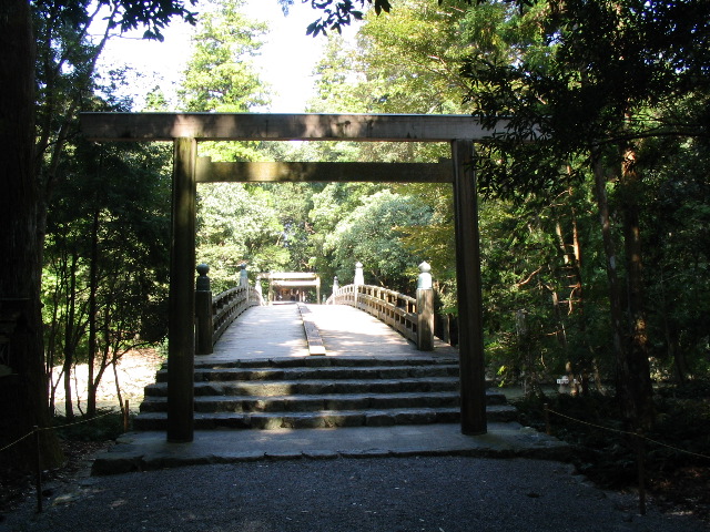 tori gate Ise.JPG