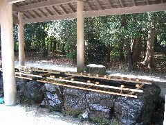 Cleansing trough Ise.JPG
