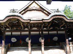Ise shrine w/ crysanthemum.JPG