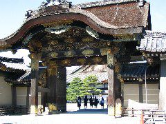 Nijo Castle schoolgirls.JPG