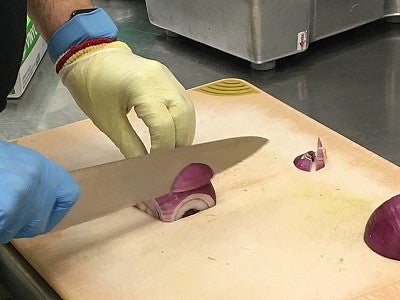Cutting food