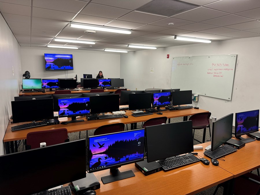 Straub 008 with computers on desks and a TV mounted on the far wall