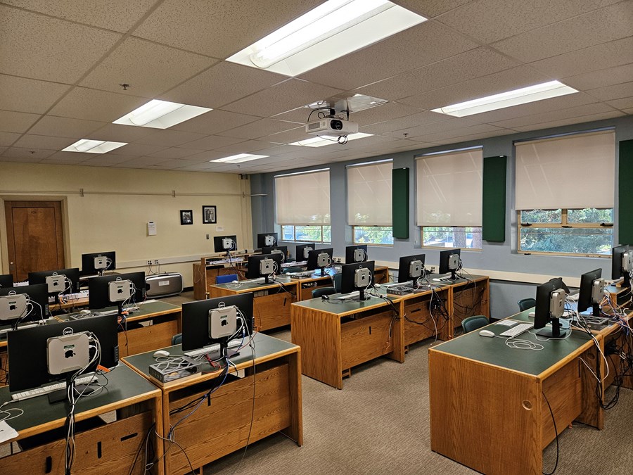 The Kammerer Computer lab taken from the front of the room.