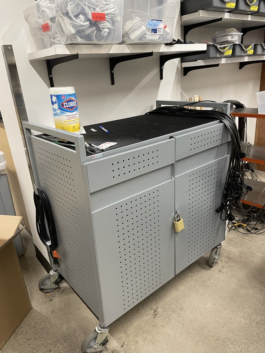 Image of Biology laptop cart with lock