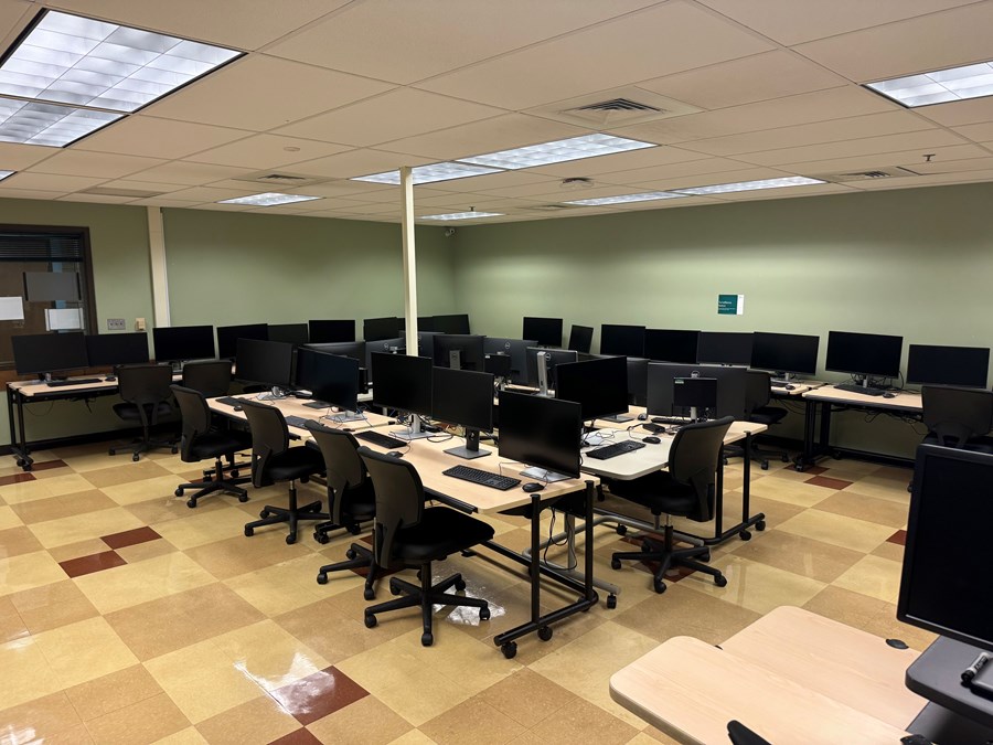 Image of Small SSIL lab with computers on desks