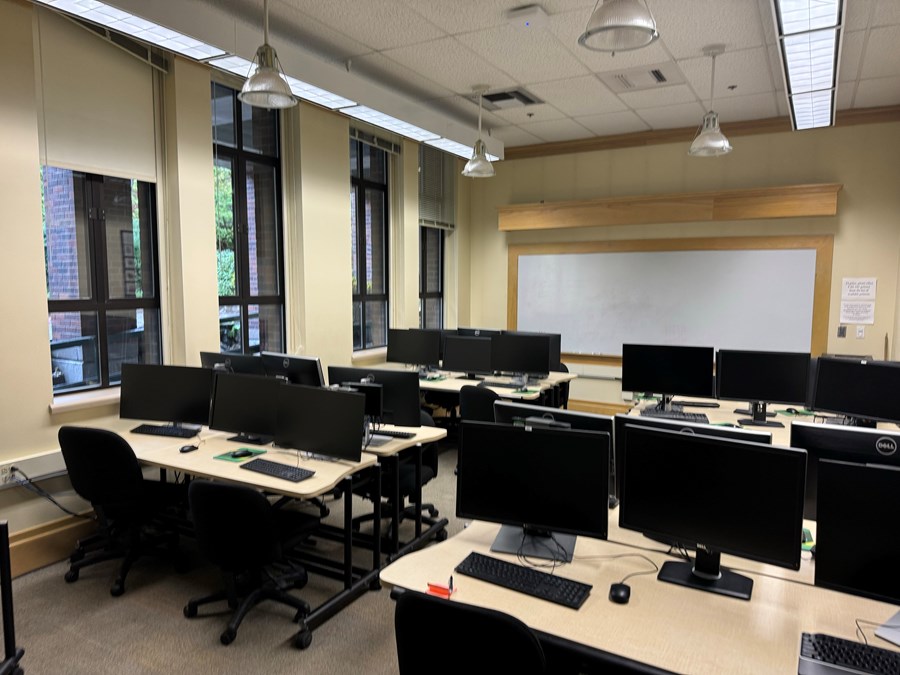 Image of cascade 101 with computers on desks and whiteboard against the backwall