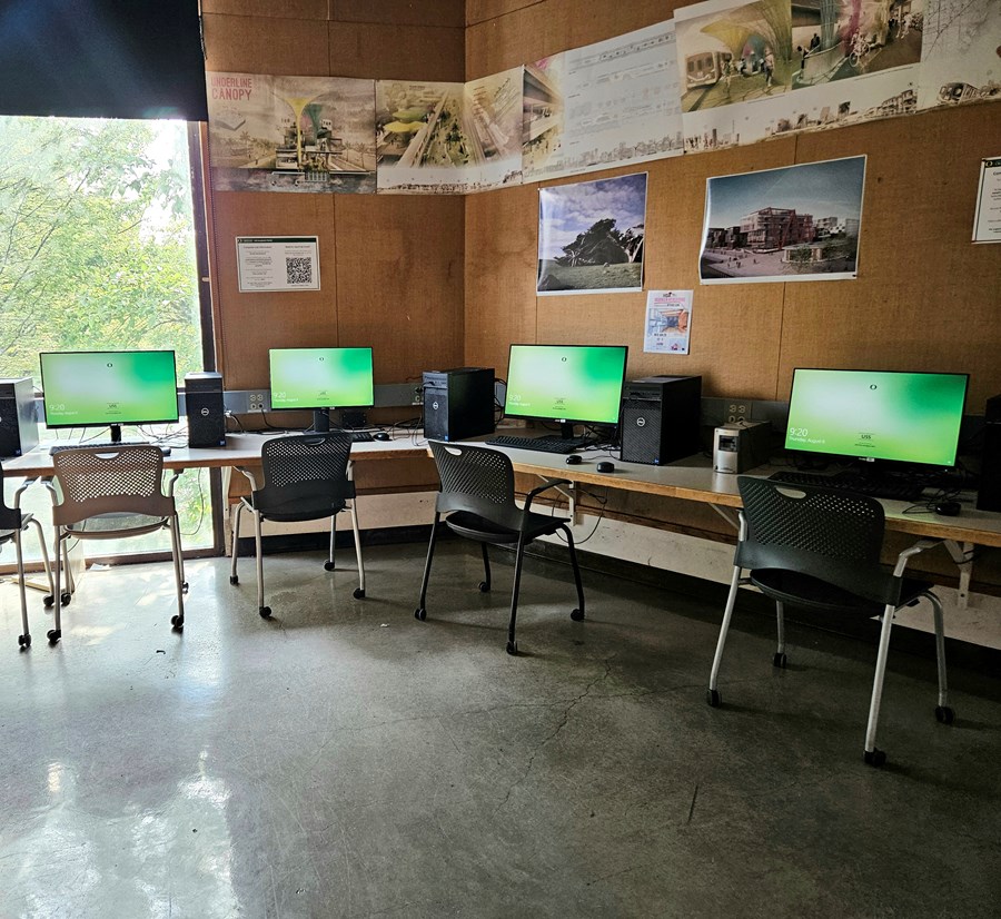 Wide view of the Lawrence Room 283 computer lab. Desks line the wall with computer labs stations evenly spaced.